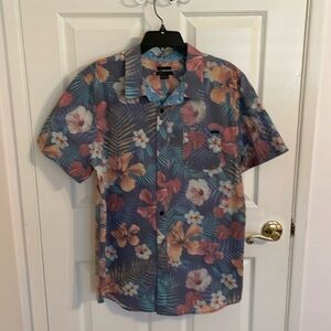 O’Neill tailored summer shirt size XL.  NWOT.  31 inches from shoulder to hem.